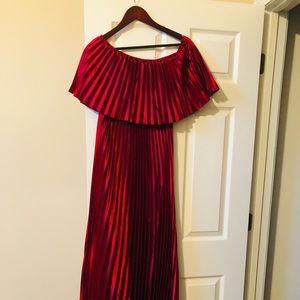 NWOT Pretty Pleated Long Dress.